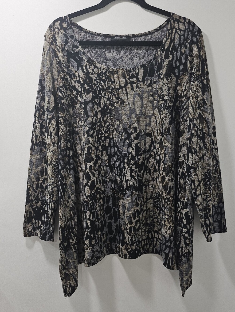 Notations Woman Animal Print Handkerchief Hem Tunic Top 1X
